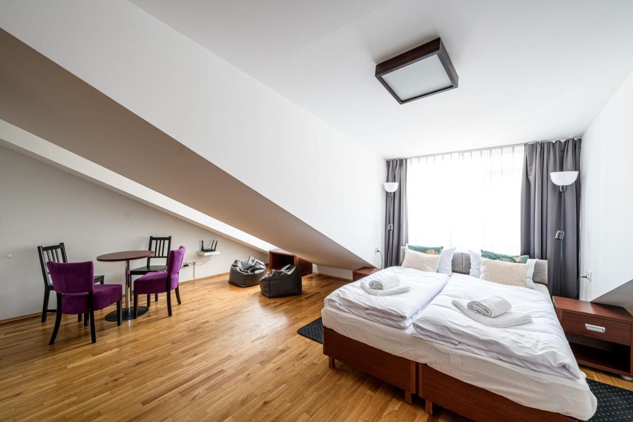 On/set Apartment