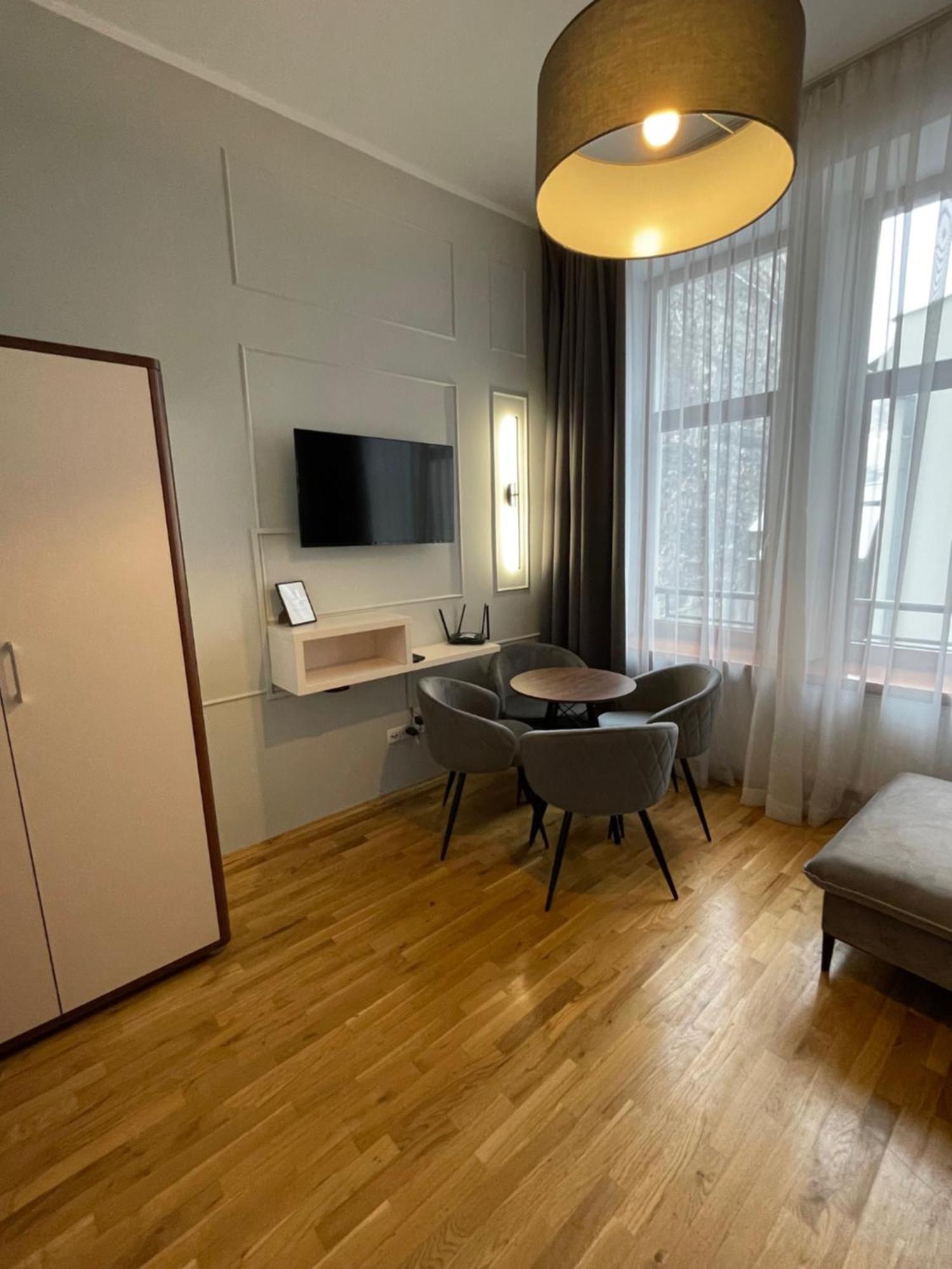 Apartment On/set